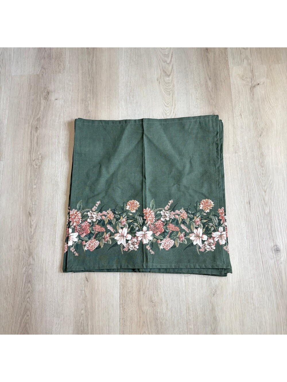 Studio McGee Threshold EUC Set of 8 Green Floral Dinner Napkins 100% Cotton